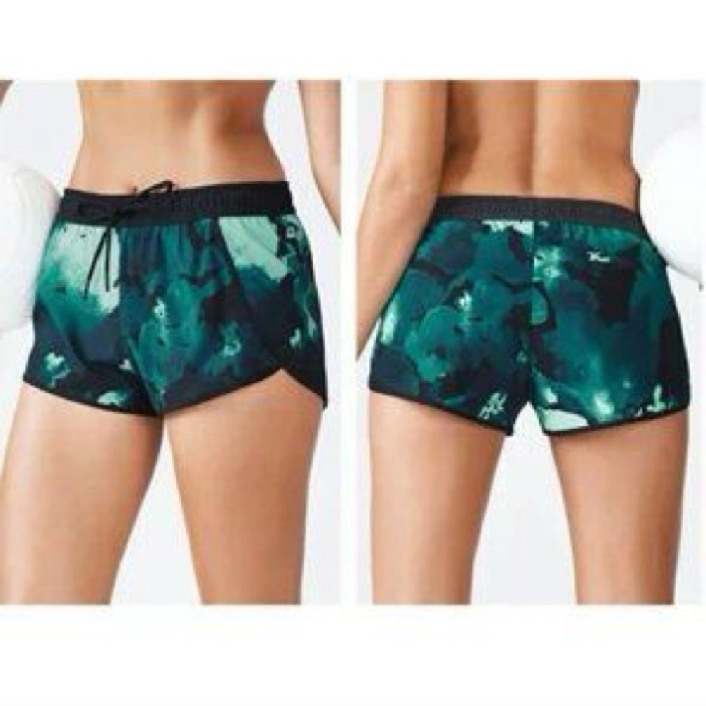 Fabletics Carrie Short Nocturnal Floral Print Green Medium